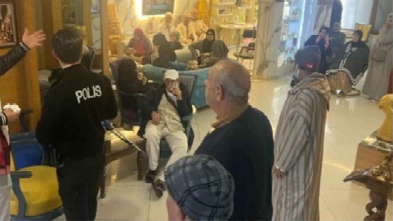 معتمرون يقعون ضحايا احتيال رحلات العمرة ويعلقون بتركيا