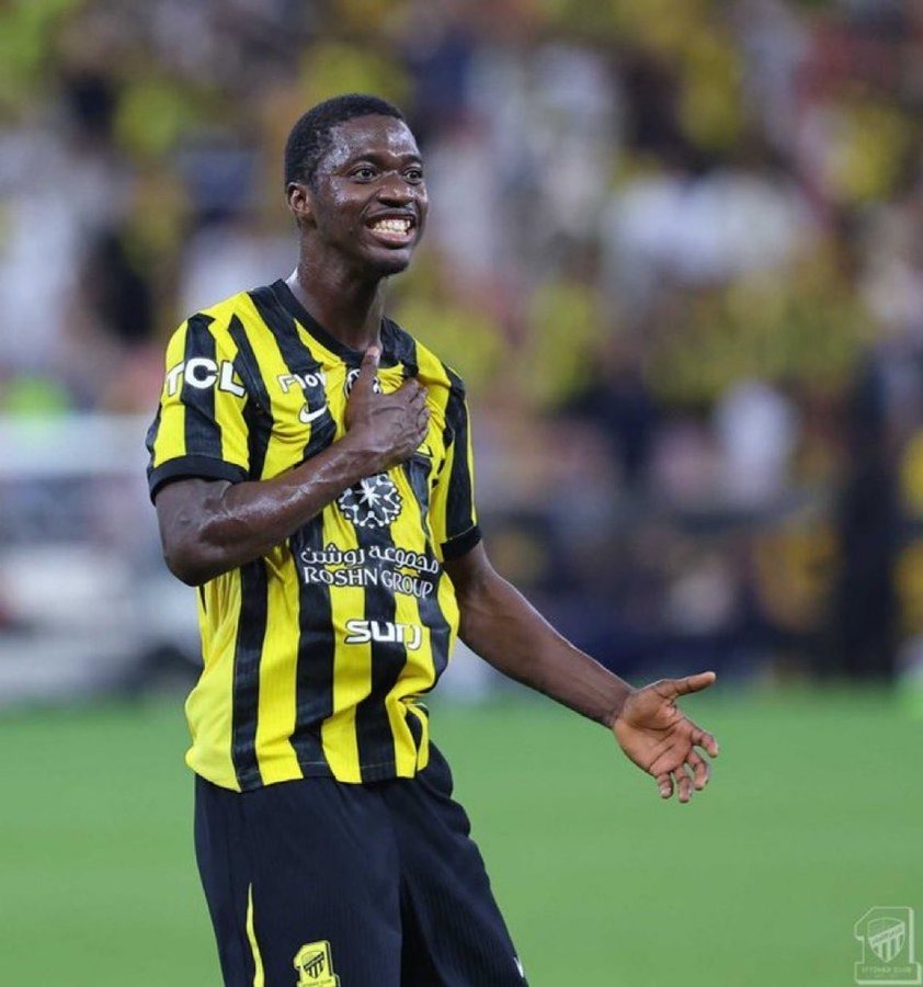 دومبيا مهدد بالإيقاف قبل مواجهة الأهلي