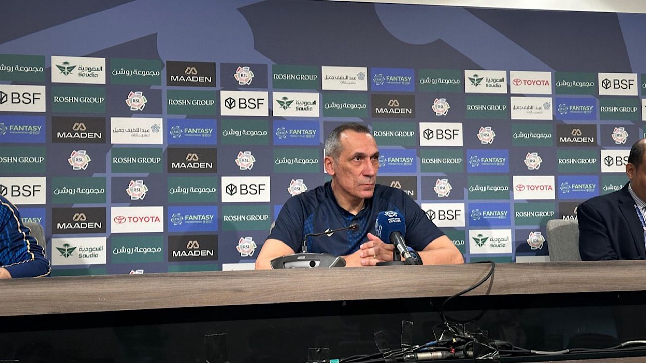 مدرب الخليج:عندما كنت مدرباً للهلال لم يتجرأ أي حكم على طردي مثلما حدث اليوم