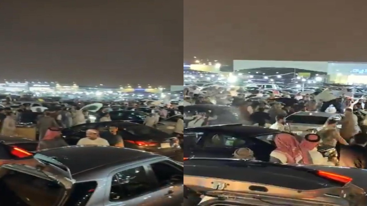 مشاجرة عنيفة بين مقيمين في حراج السيارات بالشفاء … فيديو