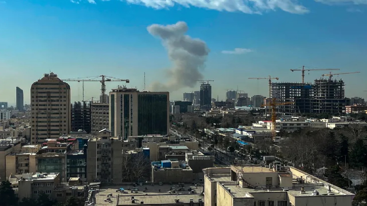 مقتل وزير دفاع إيران وقائد الحرس الثوري