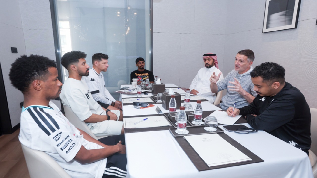 الجهاز الفني للأخضر يزور لاعبي الفيحاء والحزم والخلود