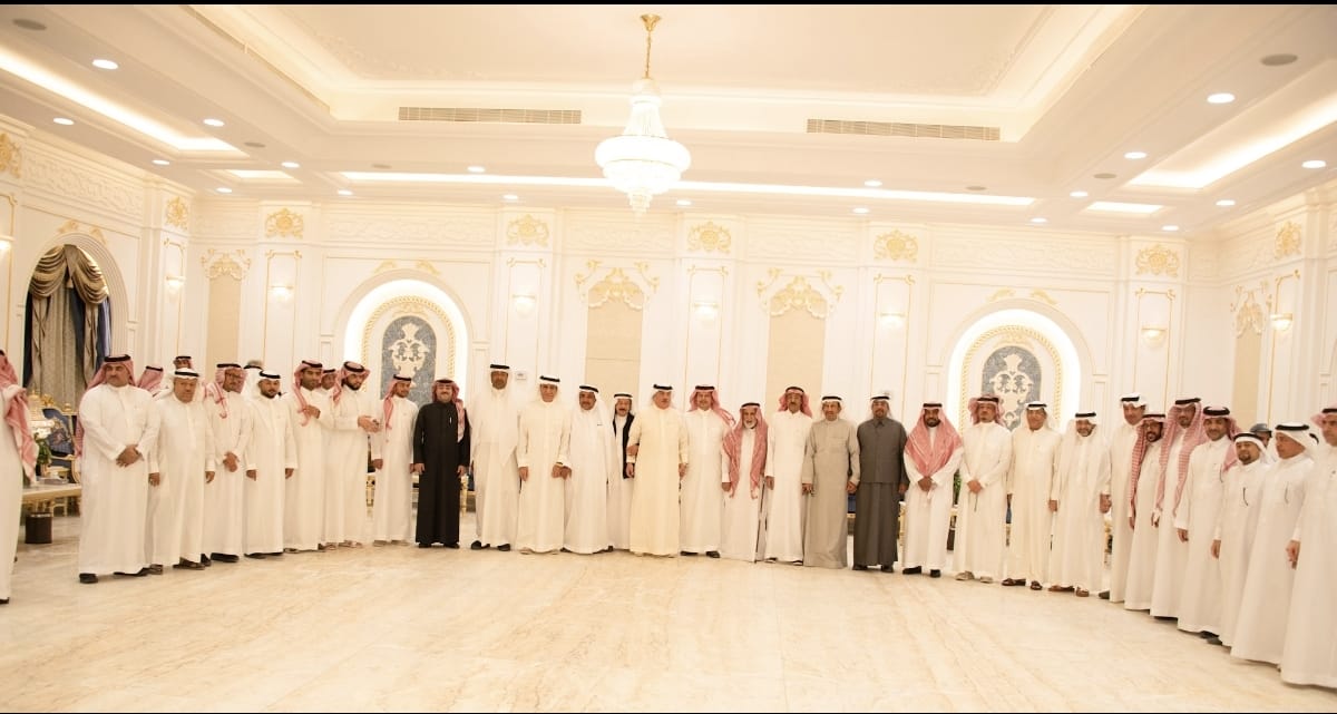 مجلس أسرة أمير الشهاب بالأحساء يكرم حمد العيسى مدير عام تعليم الأحساء السابق..صور