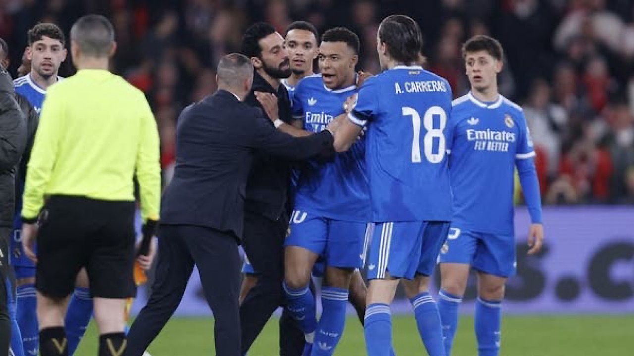 مبابي يشن هجومًا على لاعب بنفيكا بعد إساءات عنصرية بحق فينيسيوس