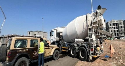 ضبط مقيم فرغ مواد خرسانية في المدينة المنورة