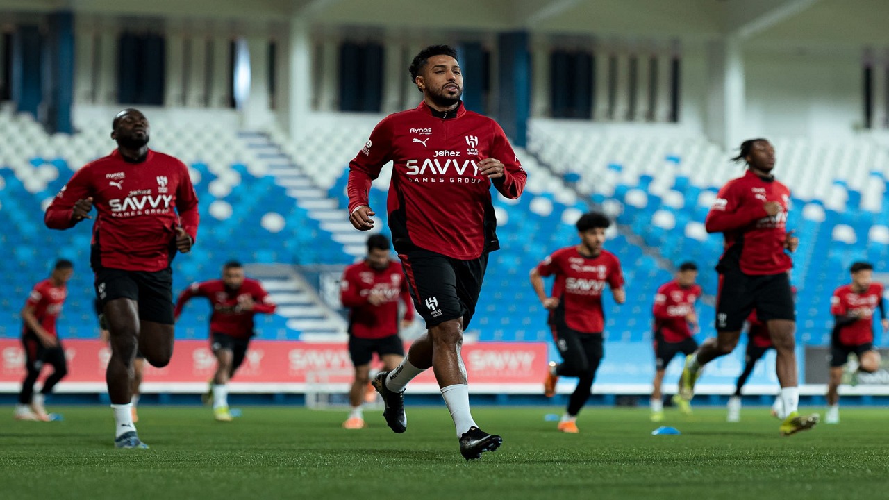 الهلال يختتم تحضيراته استعدادا لمواجهة الشباب.. صور