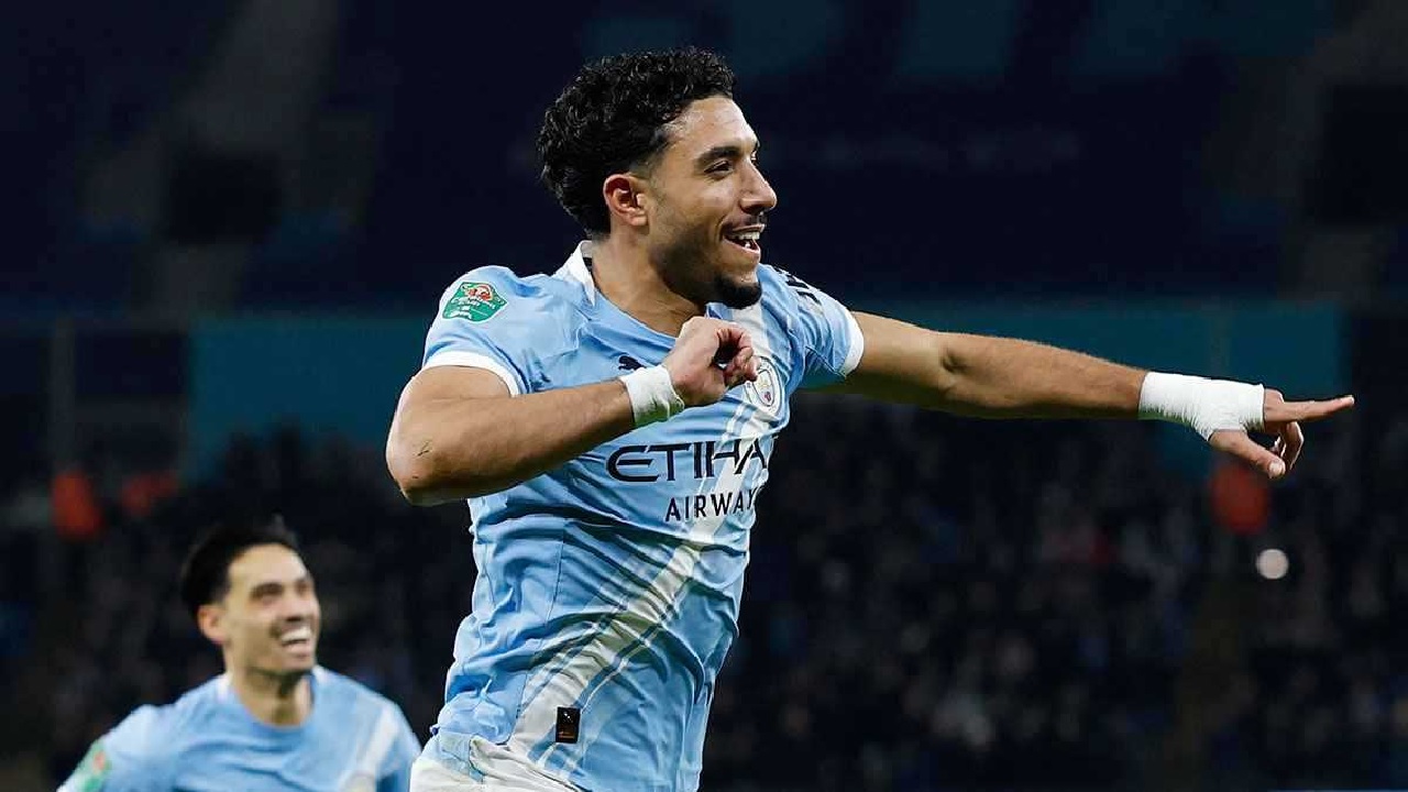 برشلونة يضع مرموش خياراً بديلاً لـ ألفاريز