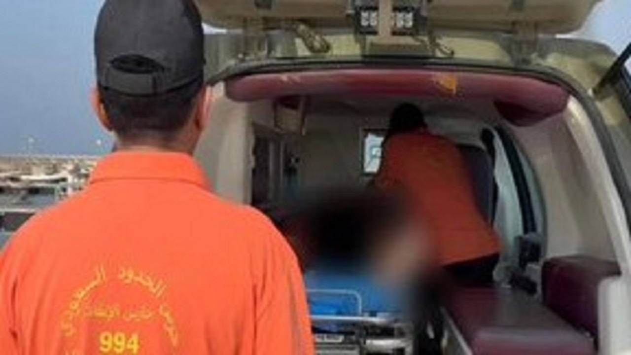 حرس الحدود بالمنطقة الشرقية ينقذ مواطنًا من الغرق