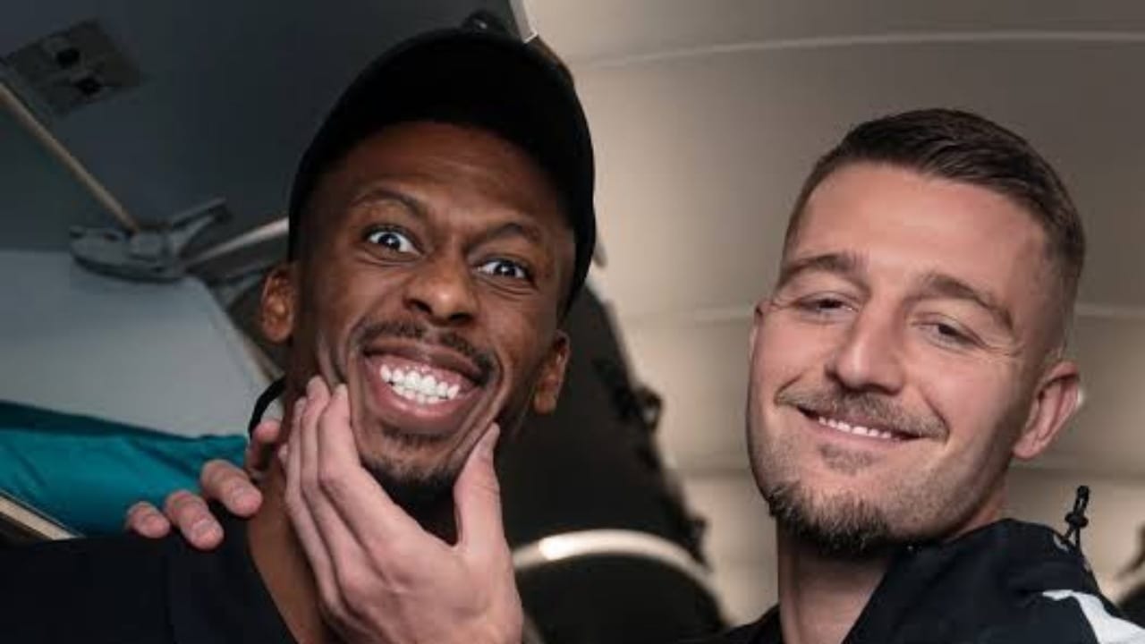 كنو يمازح سافيتش: أعطيك المسواك لكن لا تأكله! .. فيديو