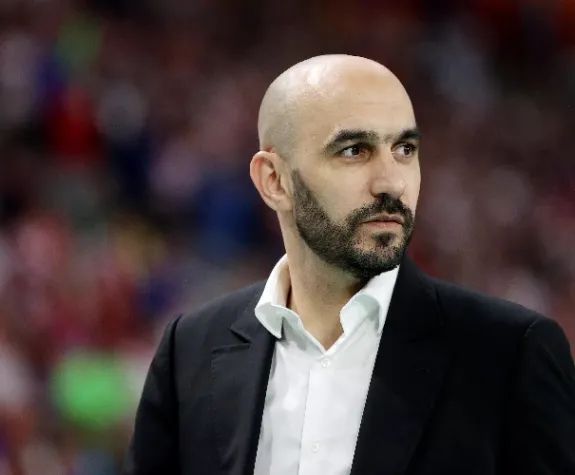 الاتحاد المغربي ينفي رحيل الركراكي ويؤكد استمرار قيادته للمنتخب