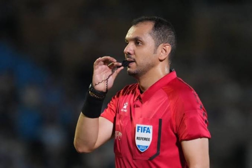 صافرة الهويش تقود لقاء الاتحاد ضد الخليج