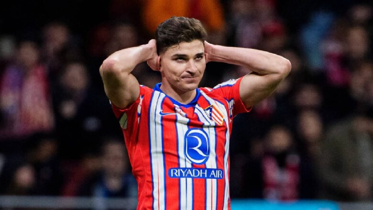 ألفاريز الهدف الأول لبرشلونة في الصيف