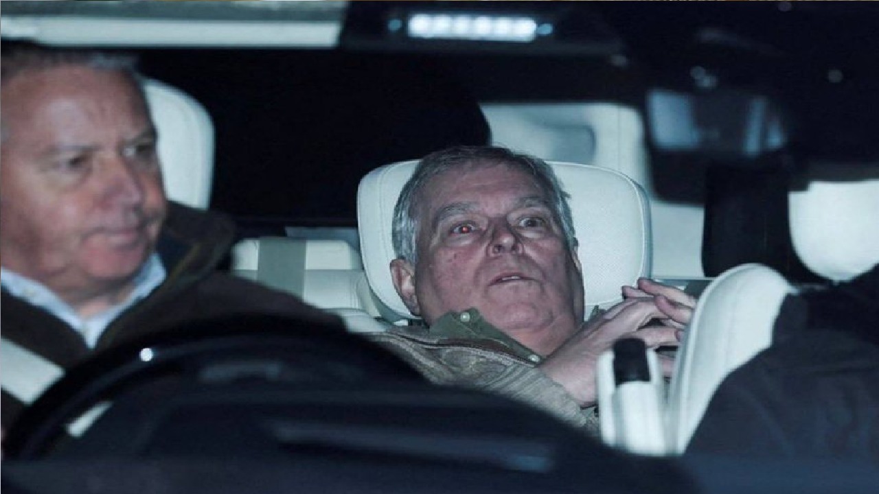 أول صورة يتم التقاطها للأمير آندرو بعد اعتقاله في بريطانيا