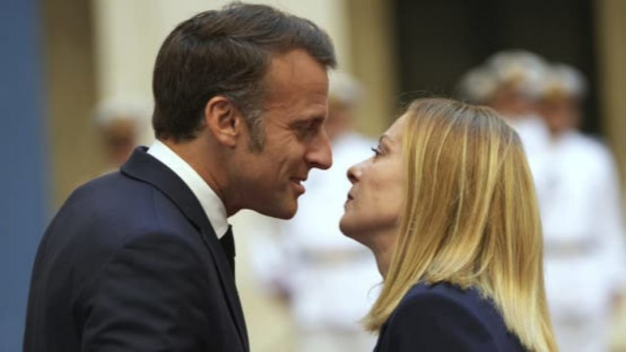 ماكرون يحذر ميلوني من التدخل في الشؤون الداخلية لفرنسا