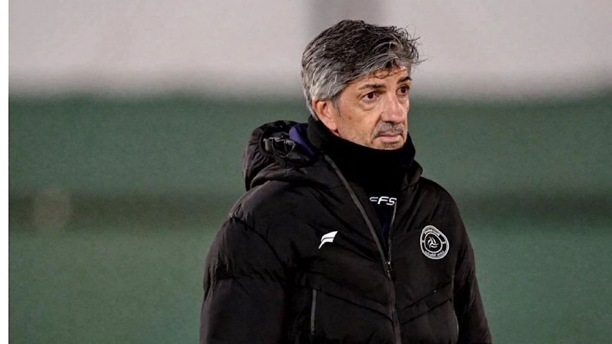 الشباب يقيل مدرب الفريق ألغواسيل