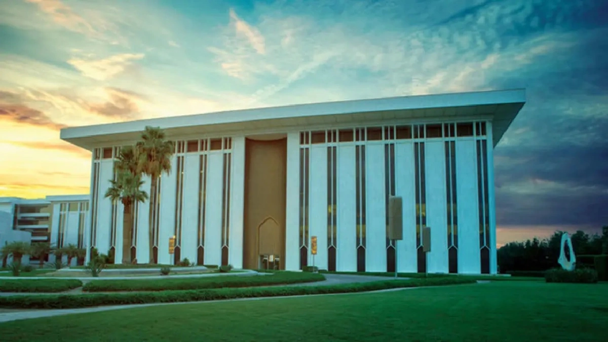 ساما يوجه مراكز الصرافة بتعزيز إجراءات اكتشاف العملات المزيفة