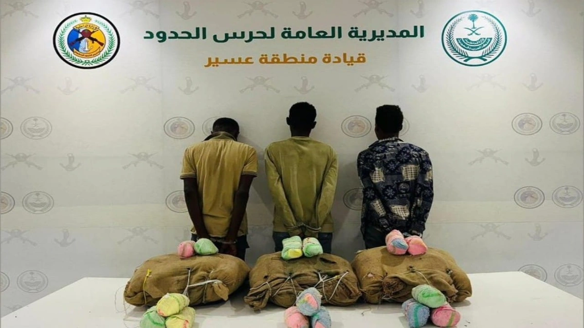 القبض على 4 أشخاص لتهريبهم مواد مخدرة