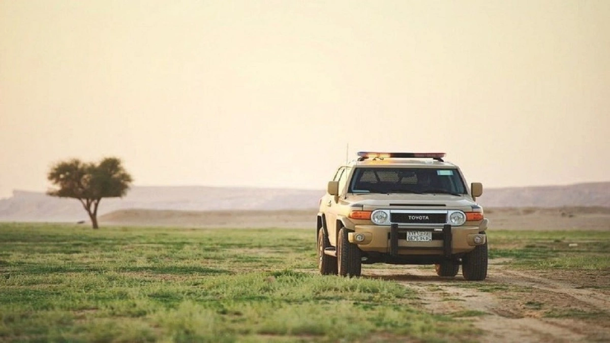 ضبط مخالف لنظام البيئة لارتكابه مخالفة التخييم دون ترخيص .. فيديو