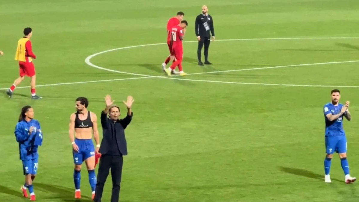 إنزاغي ولاعبو الهلال يحيّون جماهيرهم في دبي .. فيديو