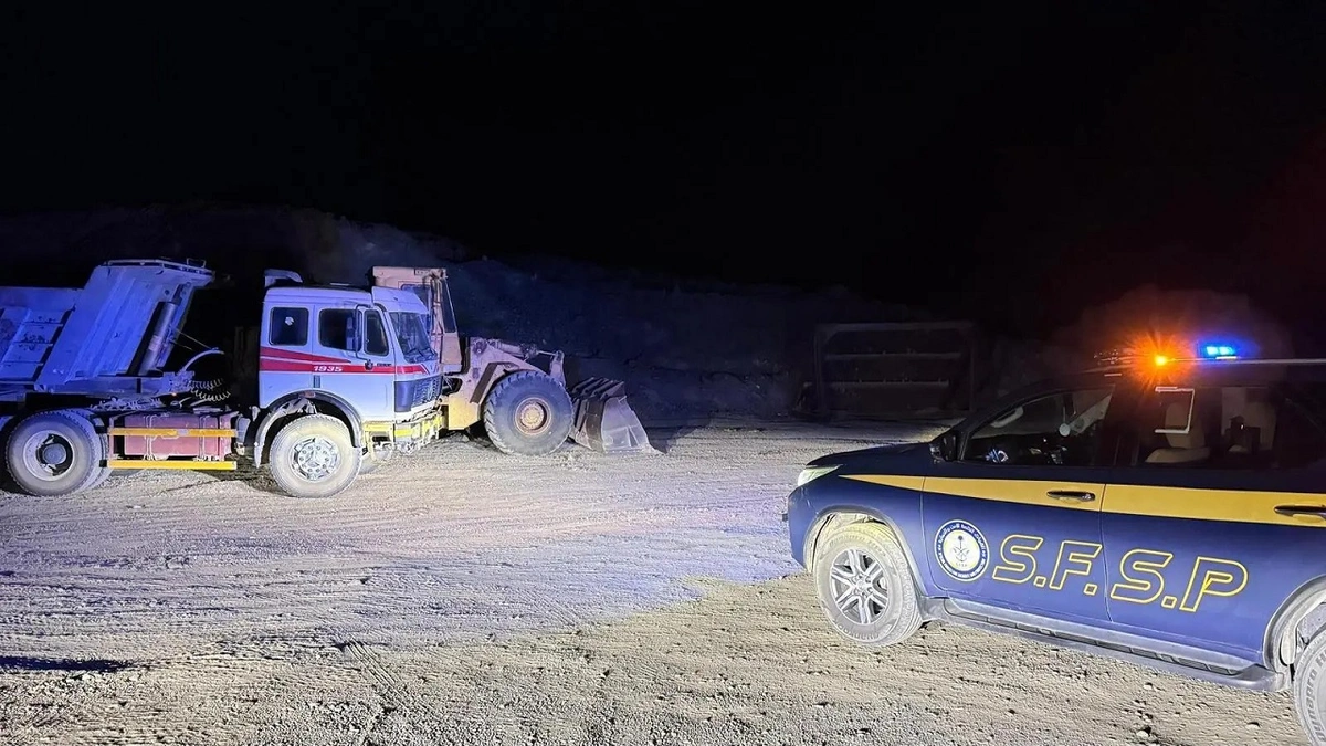 ضبط مخالفين لنظام البيئة لاستغلالهما الرواسب دون ترخيص في تبوك