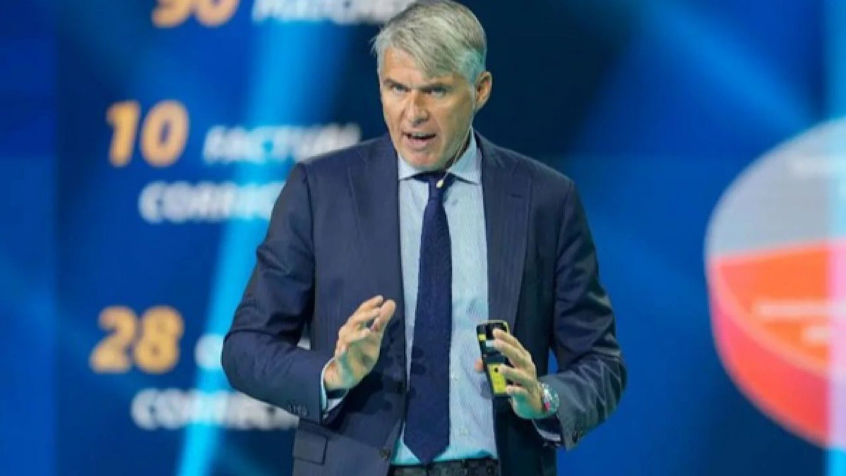 رئيس لجنة الحكام الأوروبي : تقنية VAR  أصبحت مجهرية للغاية