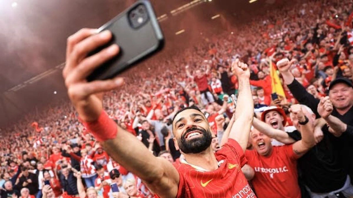 لاعب ليفربول يتوقع رحيل محمد صلاح عن الفريق
