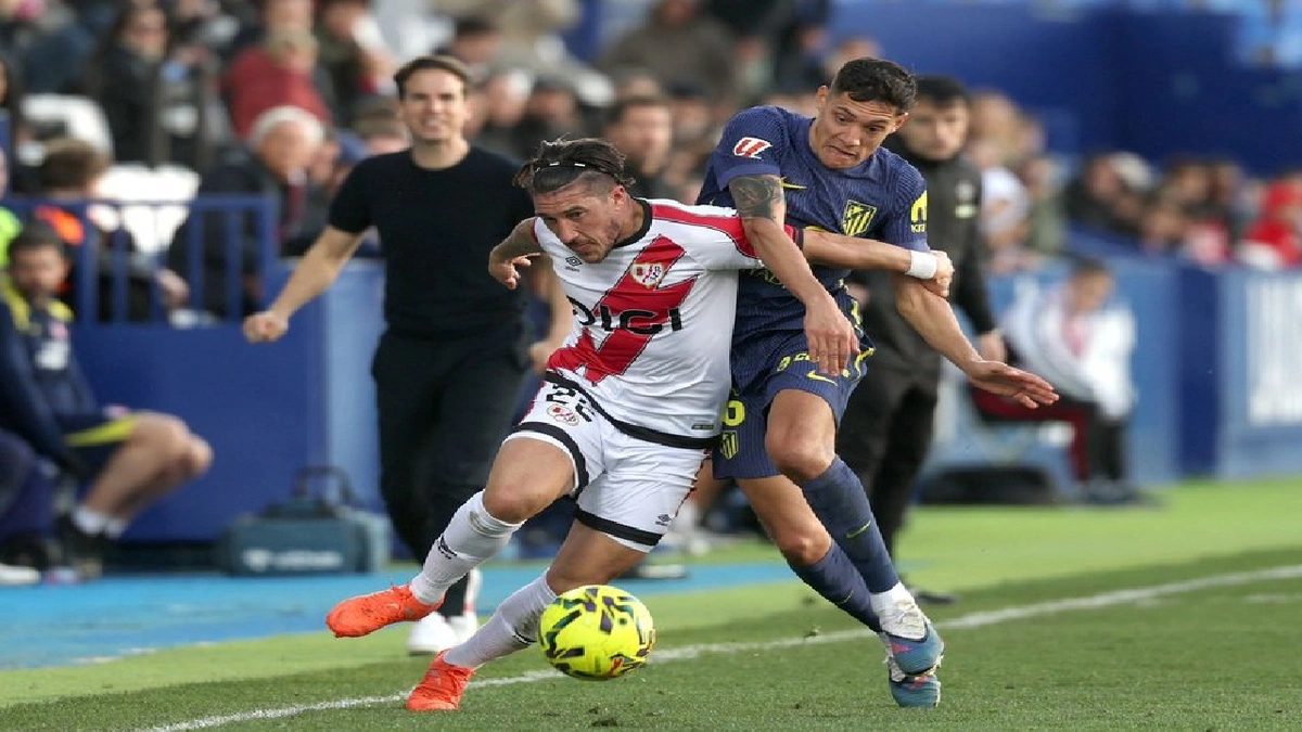 رايو فاييكانو يهزم أتلتيكو مدريد بثلاثية