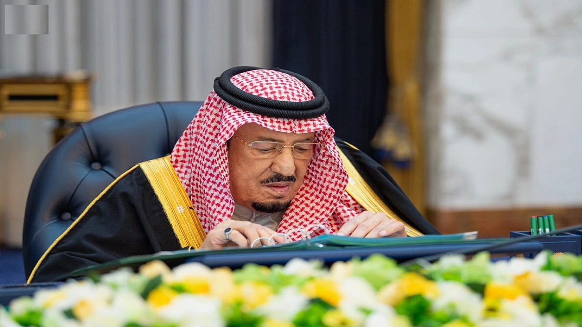 خادم الحرمين الشريفين يرأس جلسة مجلس الوزراء في الرياض