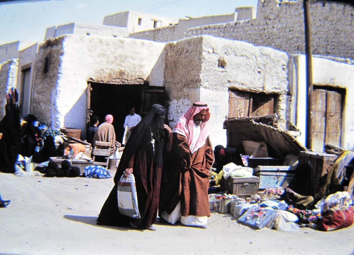 مشهد من أسواق مدينة الهفوف قديما