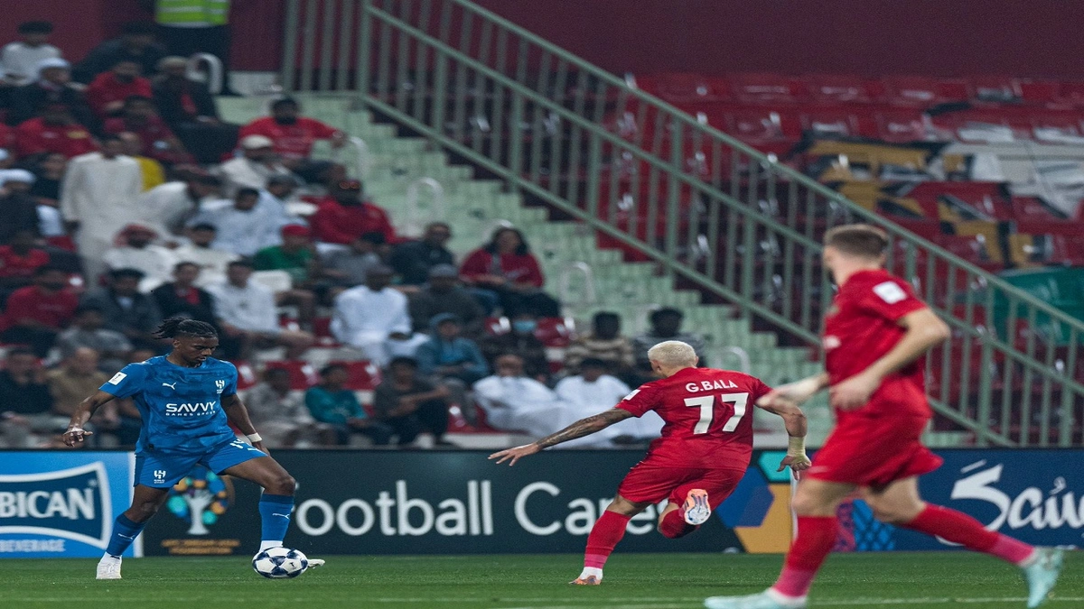 التعادل يحسم مواجهة الهلال وشباب الأهلي الإماراتي