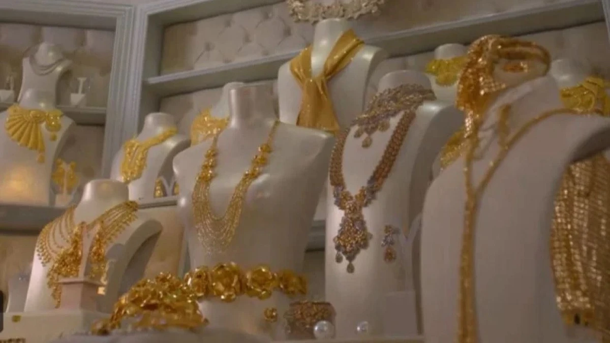 تابيندا سنبال تكشف عن هدية ذهبية سنوية من زوجها الملياردير ساتيش .. فيديو