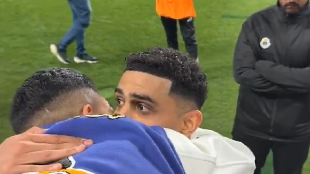 العمري يحتفل مع بيتروس بالفوز على الاتحاد .. فيديو