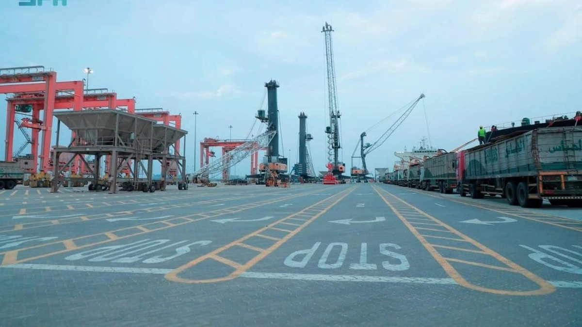 تصدير 52 ألف طن من “الكلنكر” عبر ميناء مدينة جازان للصناعات الأساسية والتحويلية