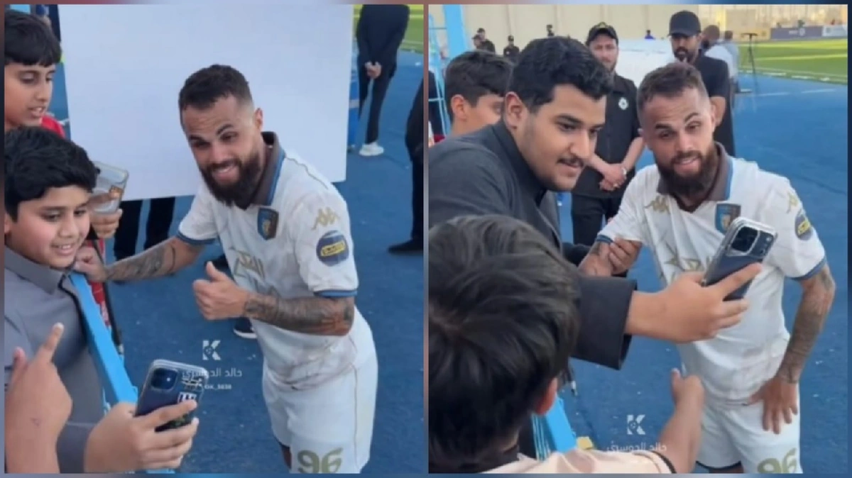 ميشائيل يلتقط الصور مع جماهير الهلال بعد انتقاله للعلا..فيديو