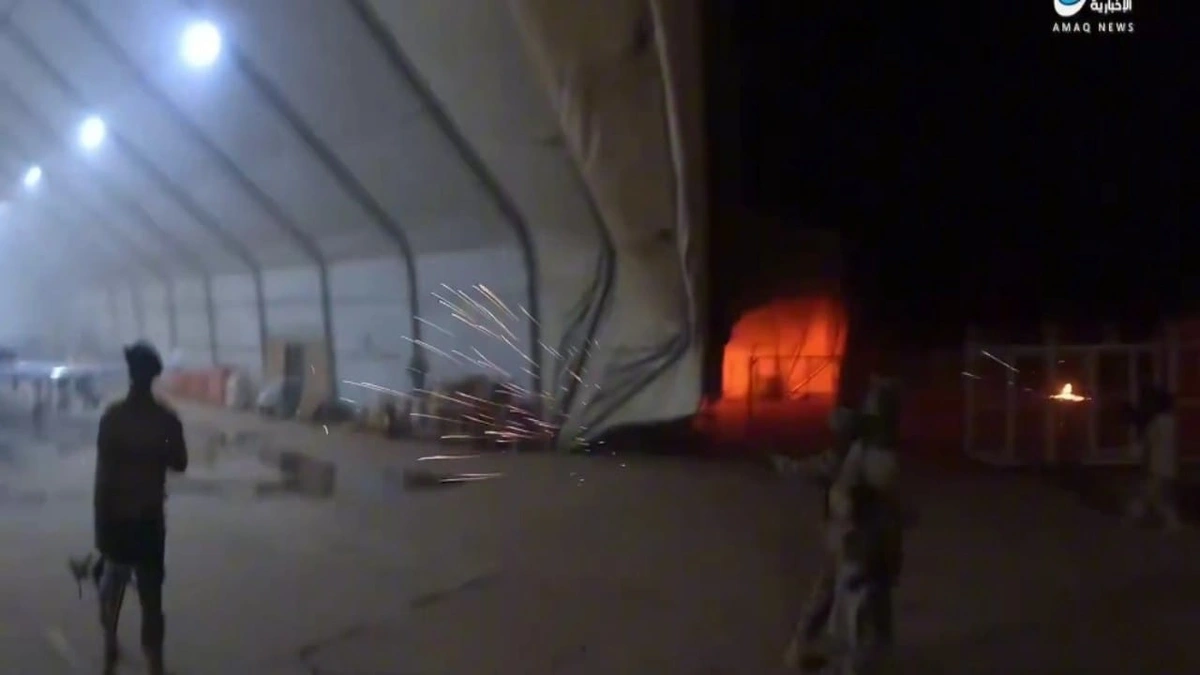 لحظة اقتحام تنظيم داعش الإرهابي لمطار نيامي.. فيديو