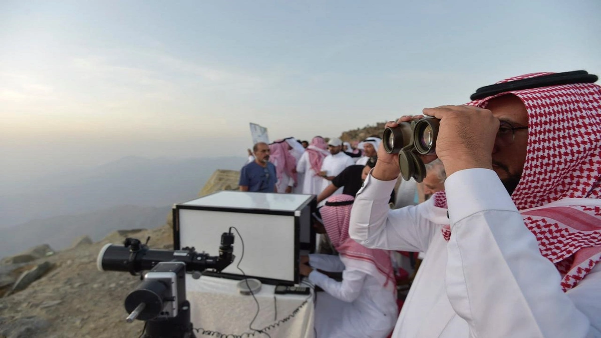 المحكمة العليا تدعو إلى تحري رؤية هلال شهر رمضان المبارك