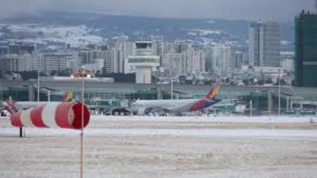 إلغاء 163 رحلة جوية في كوريا بسبب العاصفة الثلجية