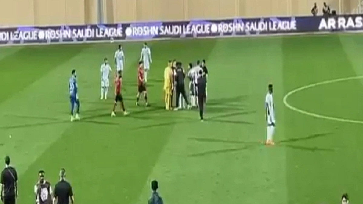 مشادة بين البليهي وحارس الخلود .. فيديو