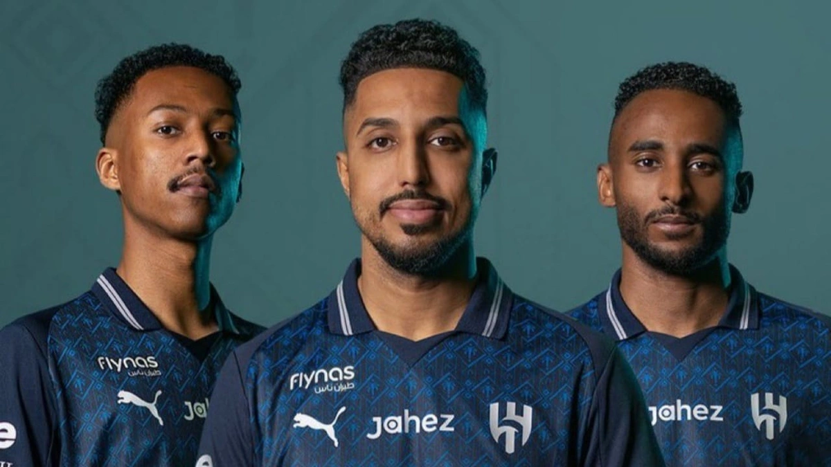 الهلال يُسدل الستار عن طقمه الرسمي ليوم التأسيس .. فيديو