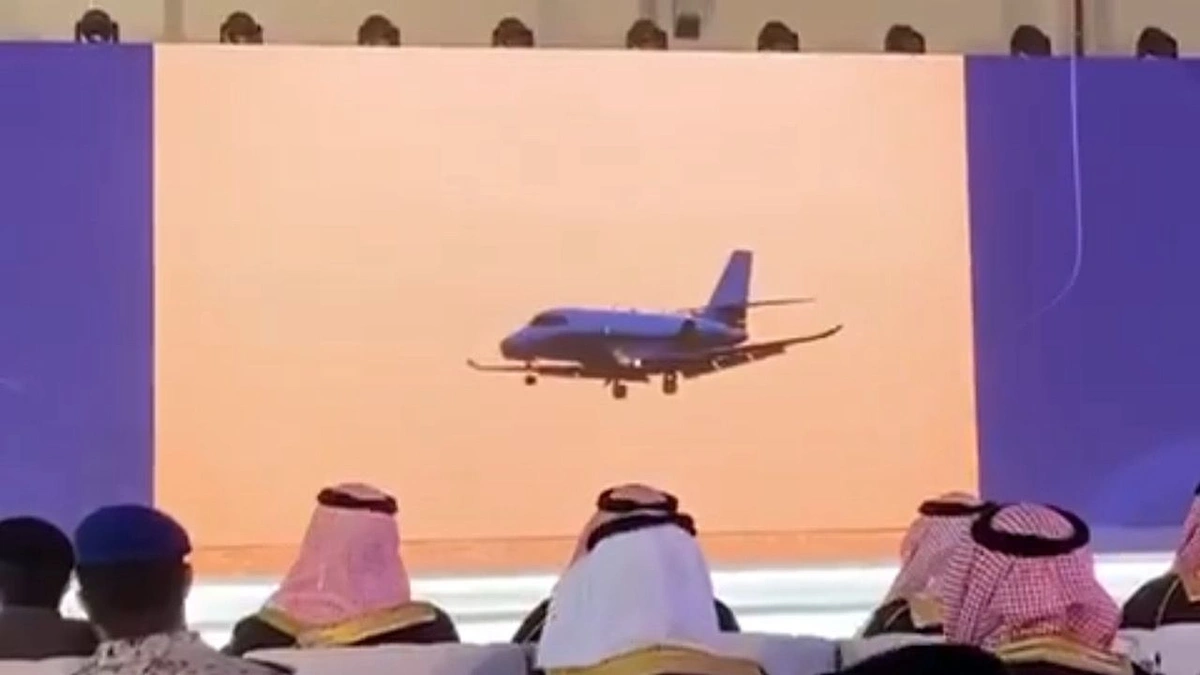 ترقية مدرج مطار الملك فهد الدولي للفئة الثالثة في ⁧‫الدمام‬⁩ ..فيديو