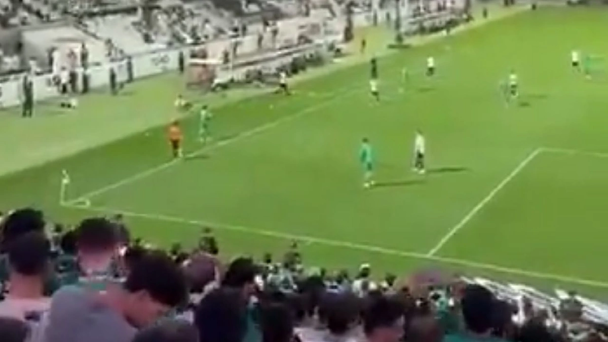 جماهير الأهلي  ل عبدالرزاق حمدالله : يا بكاية يا بكاية .. فيديو