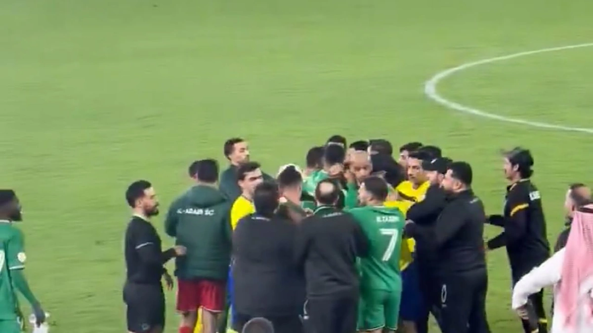 مشادة بين لاعبي العربي والساحل بعد انتهاء المباراة .. فيديو