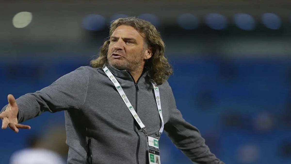 الرياض يعلن رحيل المدرب دانيال كارينيو