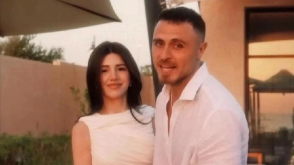 رامي حمدان يخطب سيدرا بيوتي على شاطئ دبي.. فيديو