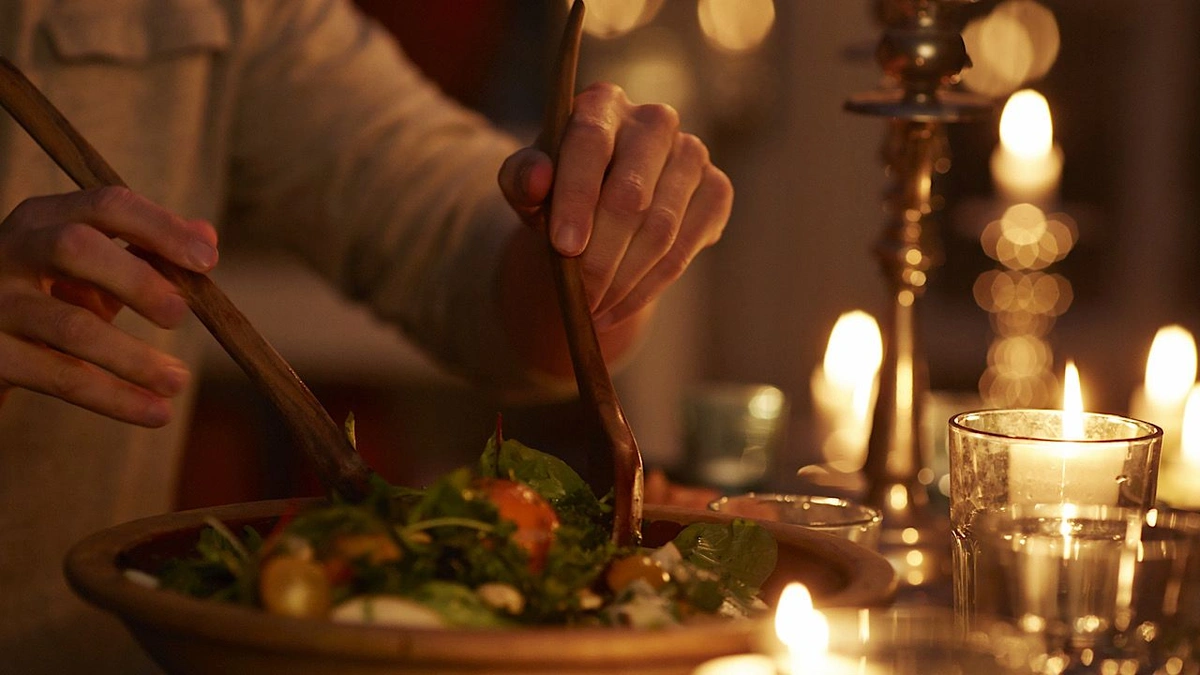 تأخير العشاء يعطل حرق الدهون ويؤثر على جودة النوم