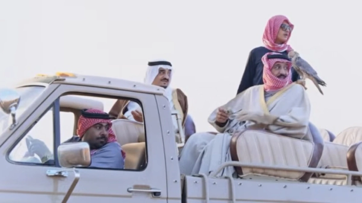 صورة تاريخية تجمع الملك فهد والملك سلمان والأمير سعود الفيصل في جدة