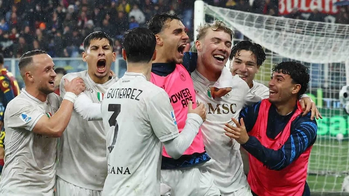 نابولي يقلب الطاولة على جنوى ويفوز بثلاثية مثيرة