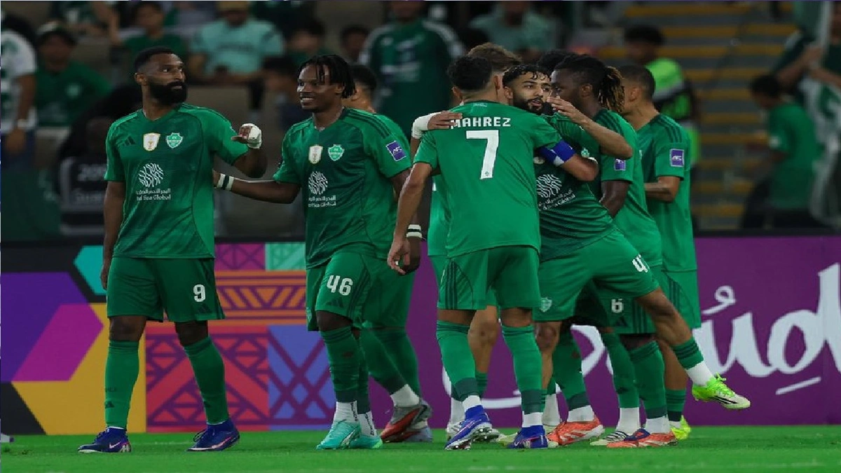 الأهلي يمطر مرمى شباب الأهلي الإماراتي برباعية