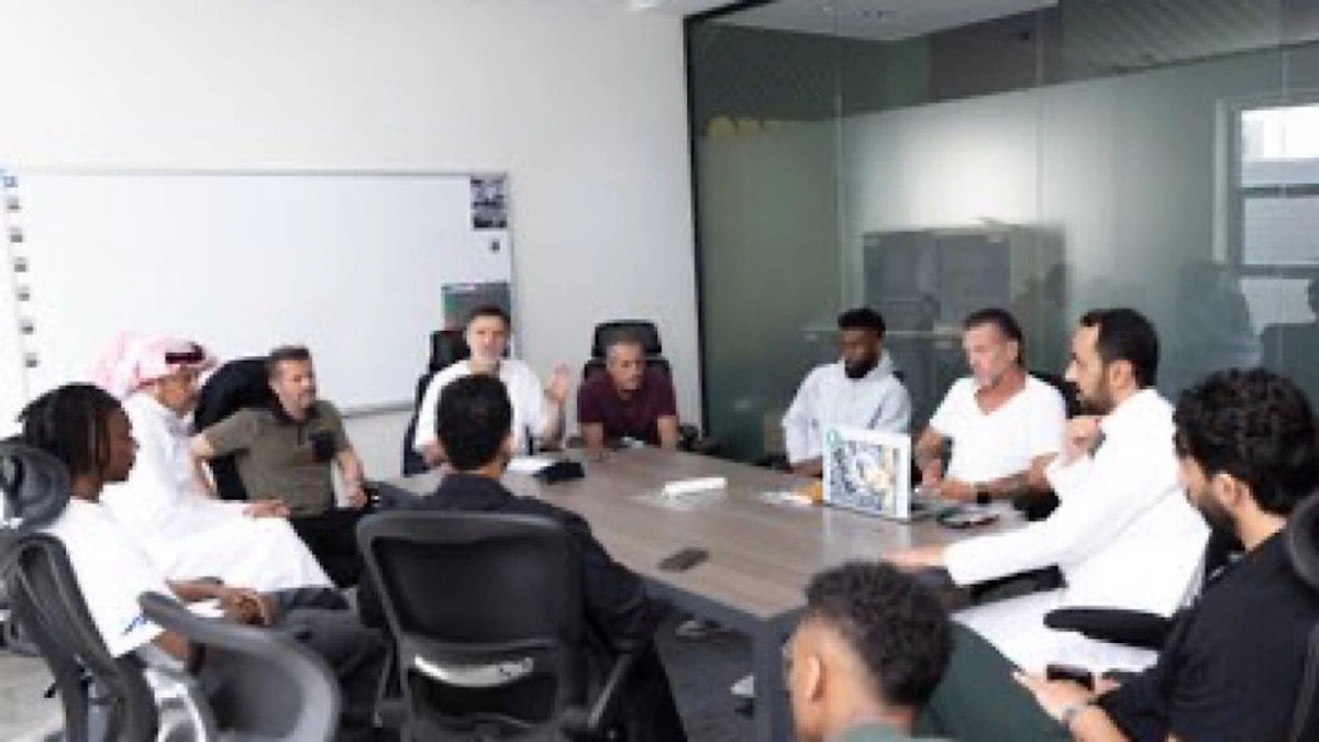 الجهاز الفني للأخضر يجتمع بلاعبي الهلال استعدادًا لمونديال 2026