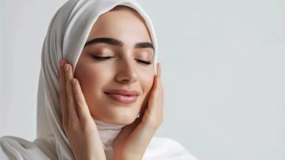 استشاري يكشف عن عادات تحافظ على نضارة البشرة أثناء الصيام .. فيديو